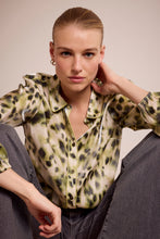 Afbeelding in Gallery-weergave laden, Blouse Rodeo Spots C05-17-301 9996 Print greens