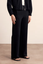 Afbeelding in Gallery-weergave laden, Structured Wide-Leg Trousers E01-19-101 9000 Black