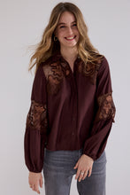 Afbeelding in Gallery-weergave laden, BlouseLaceDetailsO01-21-3012650Chocolate__1