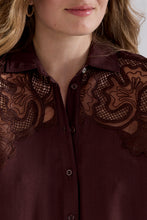 Afbeelding in Gallery-weergave laden, BlouseLaceDetailsO01-21-3012650Chocolate__2