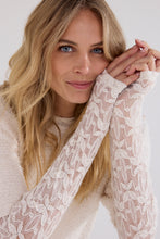 Afbeelding in Gallery-weergave laden, Stretch Lace Top  C36-21-401 1350 Snow
