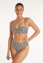 Afbeelding in Gallery-weergave laden, Bikini top twisted padded wired 60280 5022 wild dot
