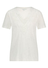 Afbeelding in Gallery-weergave laden, Crochet-Detailed T-Shirt C21-16-402 001100 Off white
