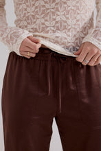 Afbeelding in Gallery-weergave laden, Jogger-FitTrousersC06-21-1012650Chocolate__1
