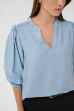 Afbeelding in Gallery-weergave laden, KAalbertaBlouse10511905154008BlueFog__1

