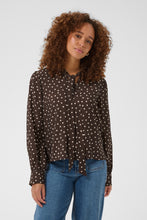 Afbeelding in Gallery-weergave laden, KAdotteBlouse10511775109476CoffeeBeanTurtledoveDot__2
