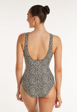 Afbeelding in Gallery-weergave laden, Swimsuit v-neck padded 60336 5022 wild dot
