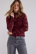 Afbeelding in Gallery-weergave laden, VelvetStretchLaceTopC65-21-4014580Pomegranate__1

