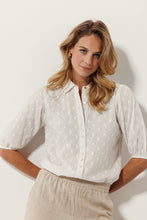 Afbeelding in Gallery-weergave laden, Puff-Sleeved Blouse A07-16-301 001100 Off white
